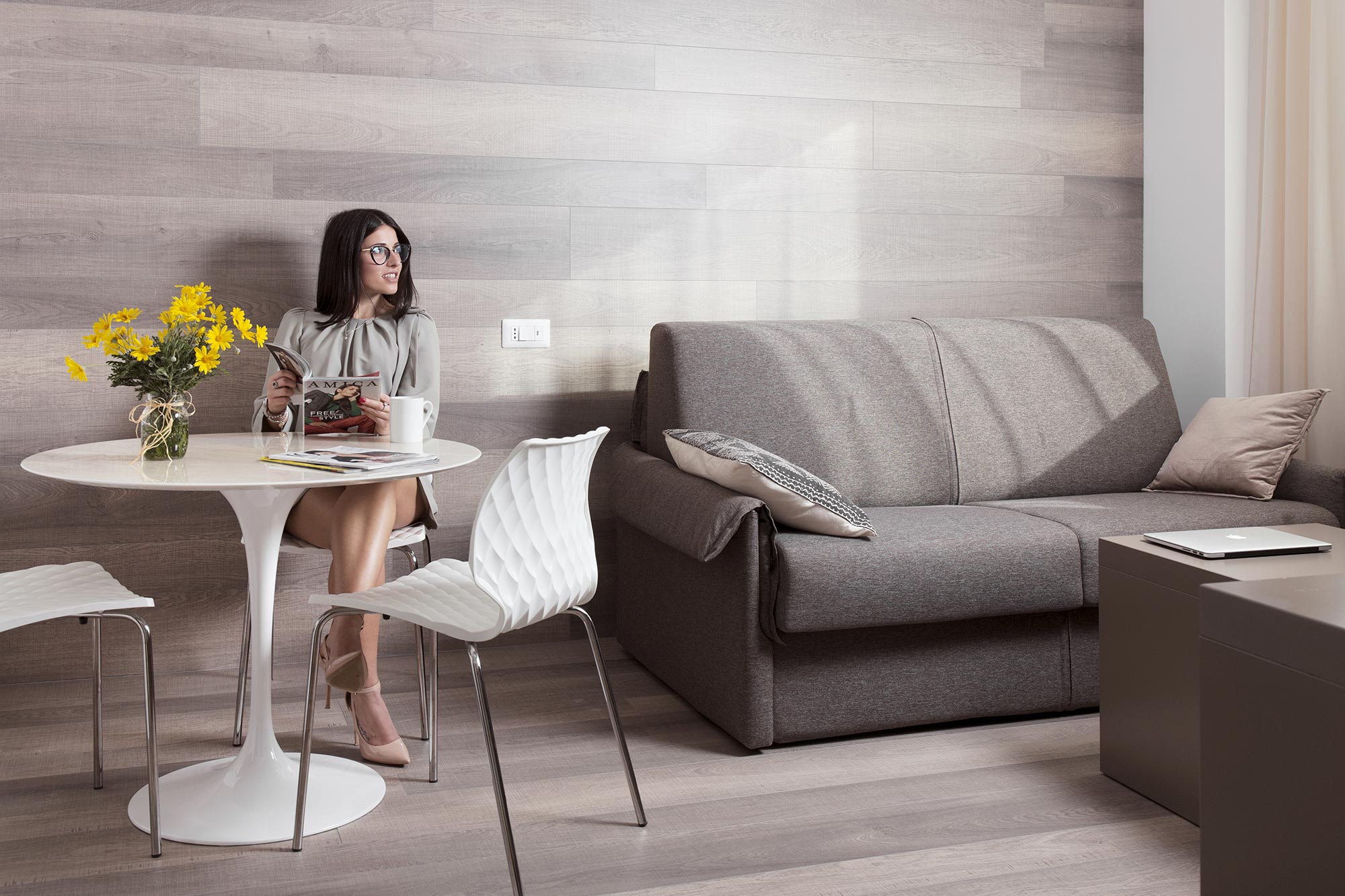 slide-City-Hotel-e-Suites-divano-suite